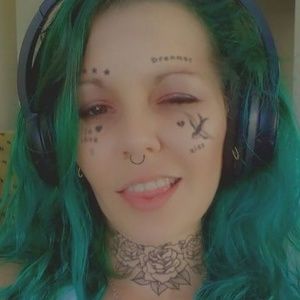 Meet your Posher, Dee